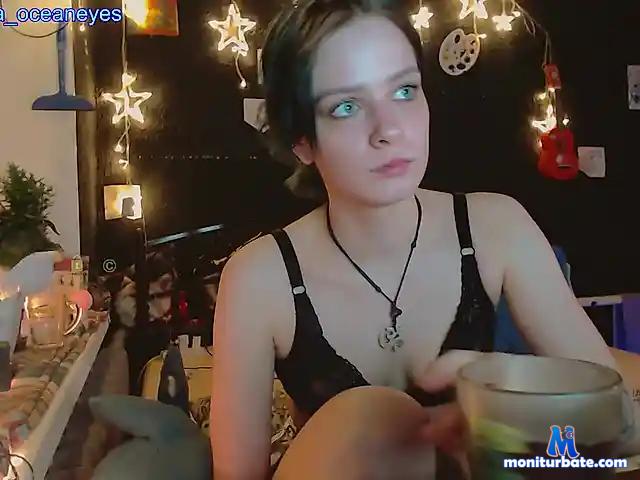 OceanEyeses bongacams performer female