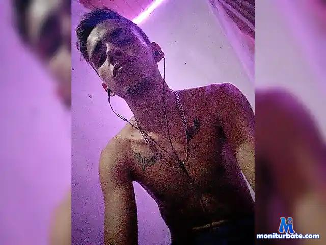 NearWowsOff bongacams performer shemale