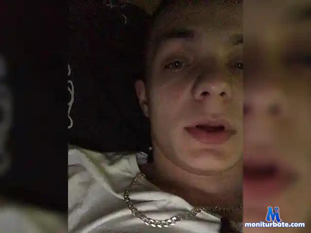iz0372 bongacams performer male
