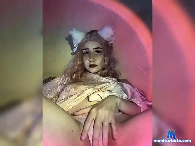 Fire-moon bongacams performer female