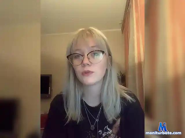 pisi-228 bongacams performer female