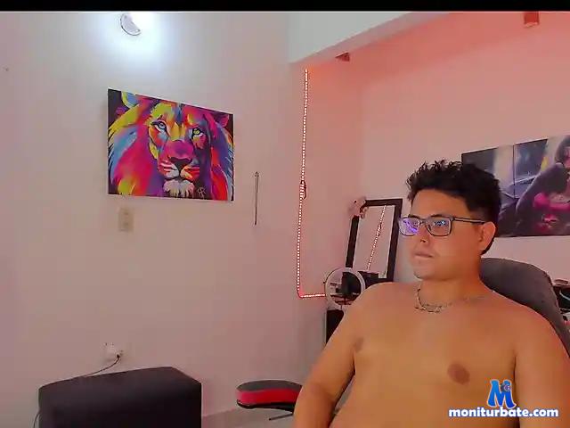 Lars-26 bongacams performer male