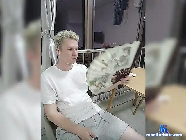 redpantsthebest bongacams performer male