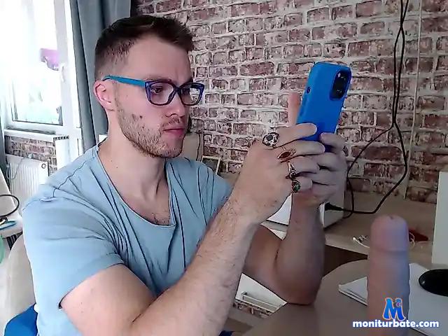 Mkv20x5 bongacams performer male