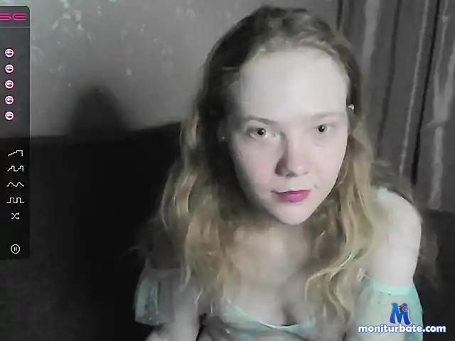 ChloeFluff bongacams performer female
