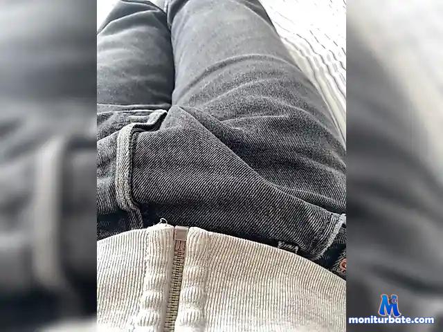 Gebtleman0070 bongacams performer male
