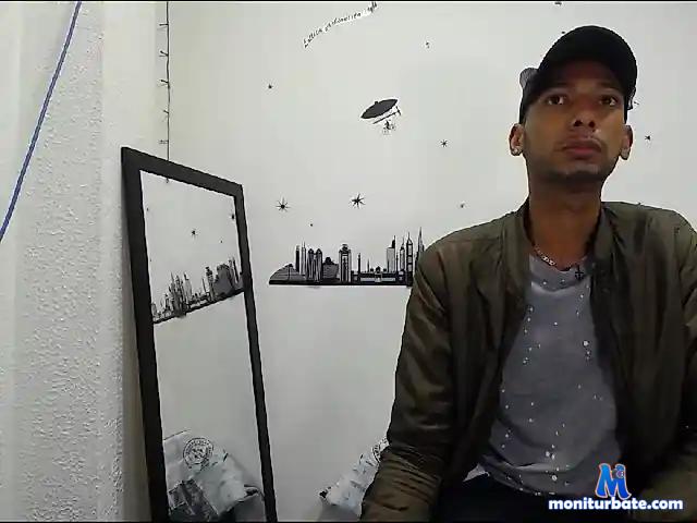 tapia-2000 bongacams performer male