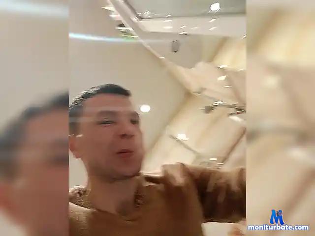 Andread02 bongacams performer male