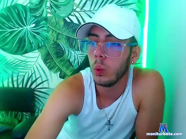 xaiber-hot44 bongacams performer male