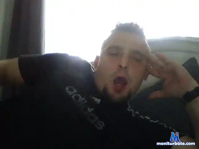 cuminface12 bongacams performer male