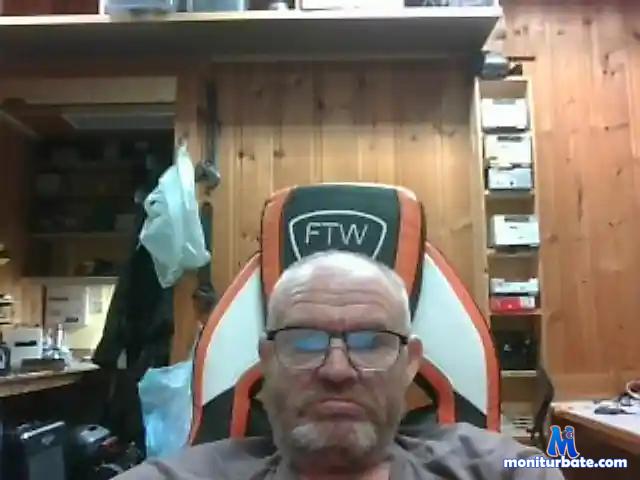 Morty-Shorty-1971 bongacams performer male