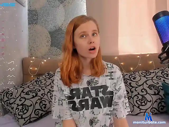 LeonaCortni bongacams performer female