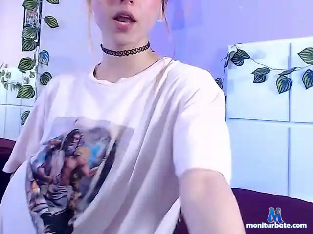 LolaMustaine bongacams performer female