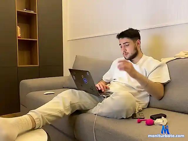 CharlesCollins bongacams performer male