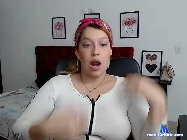 DannaSaenz bongacams performer female