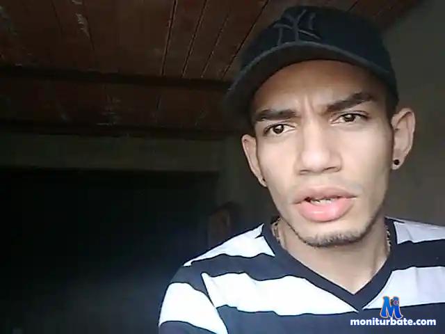 honeyjhon bongacams performer male