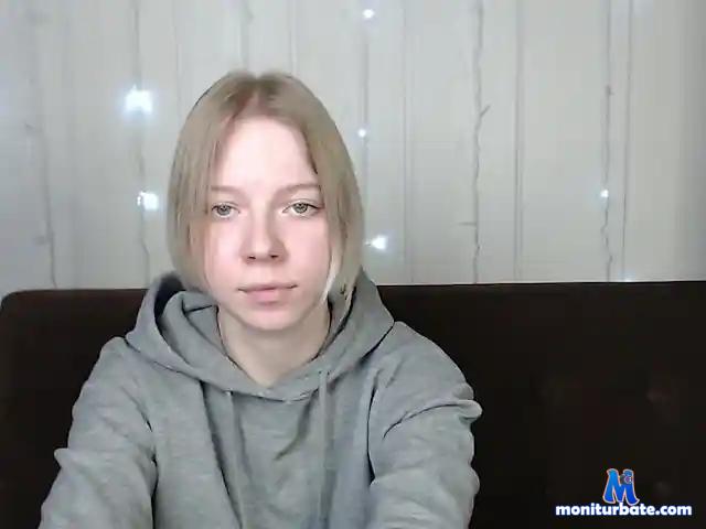GloresDowne bongacams performer female