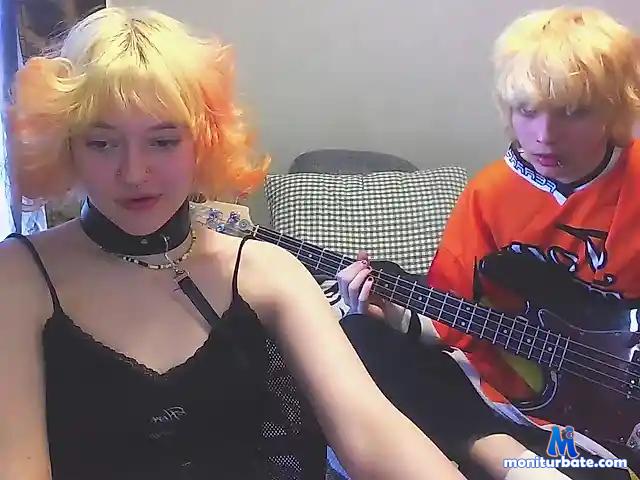 Courtney-Luv bongacams performer couple male female