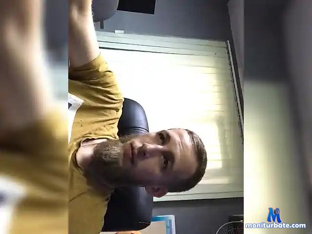 Kuriz bongacams performer male
