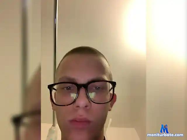DrakePain bongacams performer male