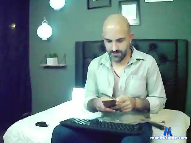 Alex-Saints bongacams performer male