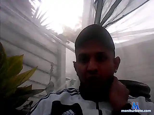TwistedFux bongacams performer male