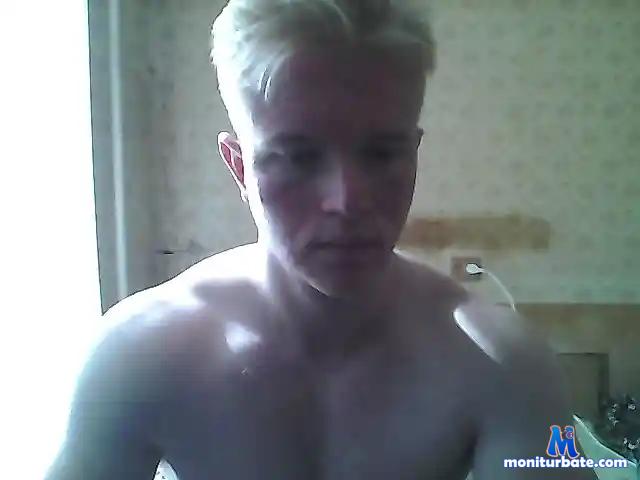 MichaelGua bongacams performer male
