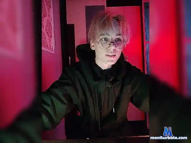Z-ef1rkA bongacams performer male