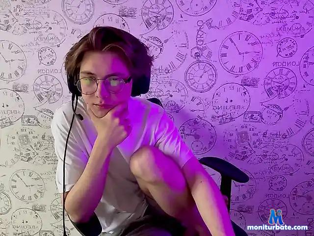Little-Felix bongacams performer male