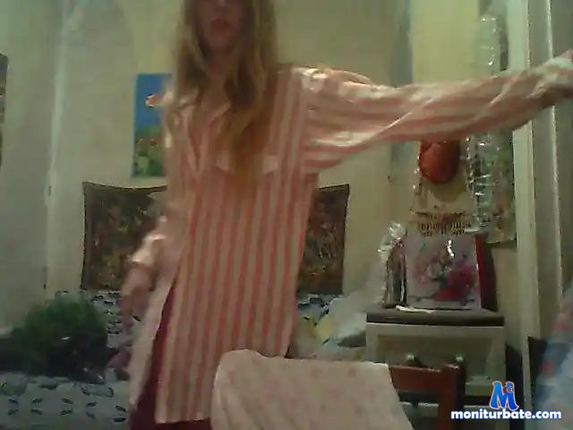 CindyPeachX bongacams performer male
