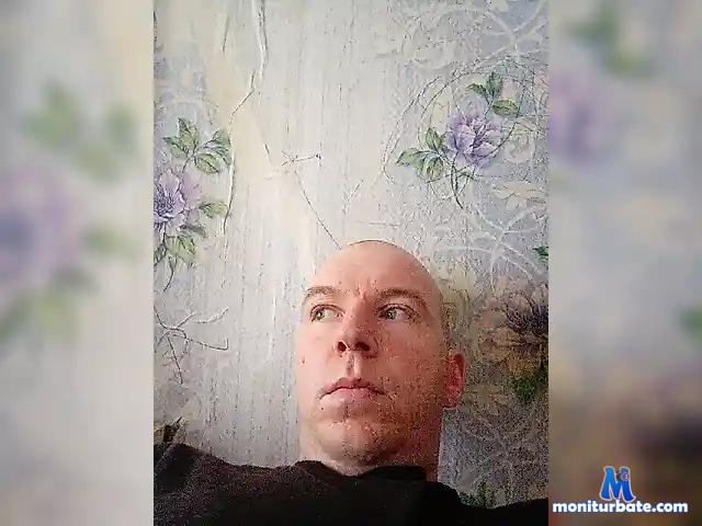 BroGGi7 bongacams performer male