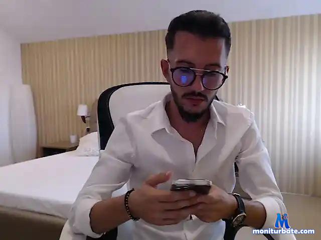 BellMatteo bongacams performer male