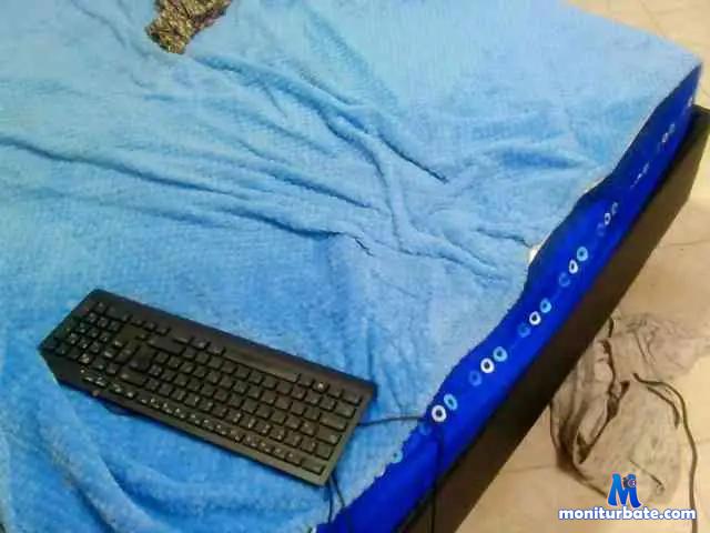 Isaac-hot999 bongacams performer male