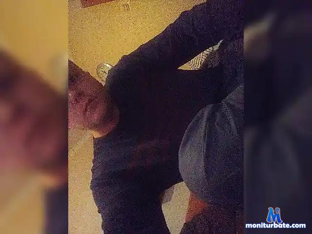 Andrew98b bongacams performer male