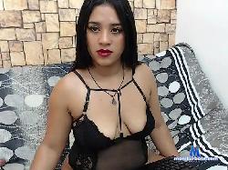 saralatinshow bongacams live cam performer profile