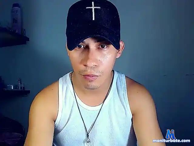 Mastercum22xx bongacams performer male