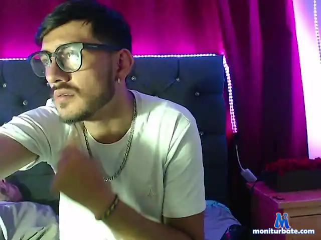 comoes- bongacams performer male