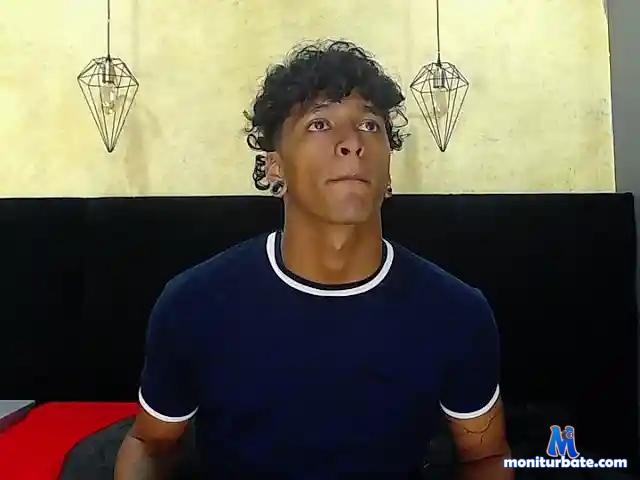Jcol-tatto bongacams performer male