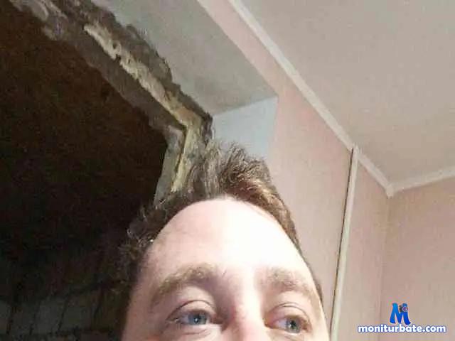 TomQhRed bongacams performer male