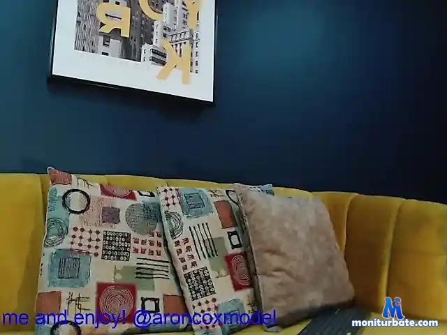 AaronCox bongacams performer male