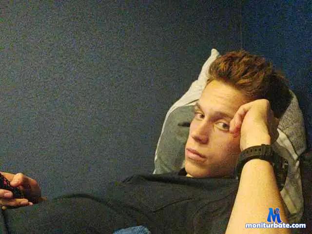 Volchonokkk21 bongacams performer male