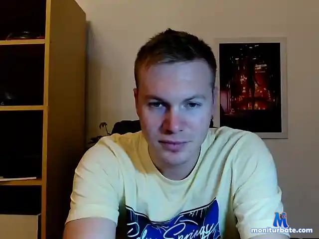 Invisiblet0uch1993 bongacams performer male