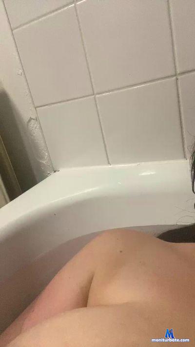 Alexa_Rose93 cam4 bicurious performer from United Kingdom of Great Britain & Northern Ireland  