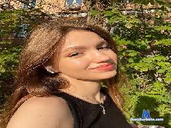 SynneBrownell cam4 live cam performer profile