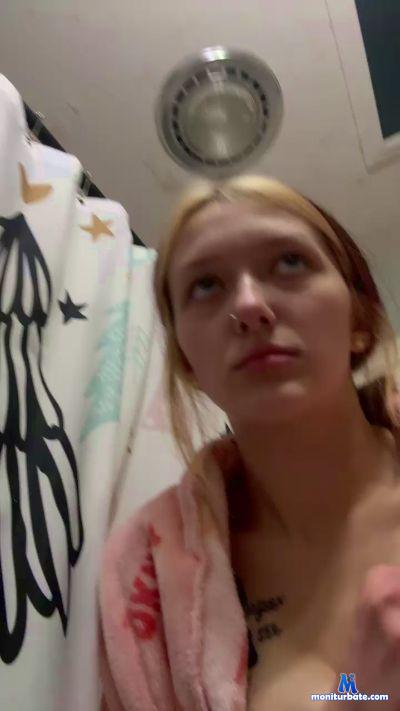 lilcam222 cam4 straight performer from United States of America  