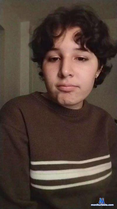 howellwell cam4 bisexual performer from Kingdom of Sweden  