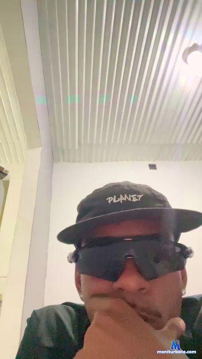 pikon_xxx cam4 bisexual performer from Federative Republic of Brazil  