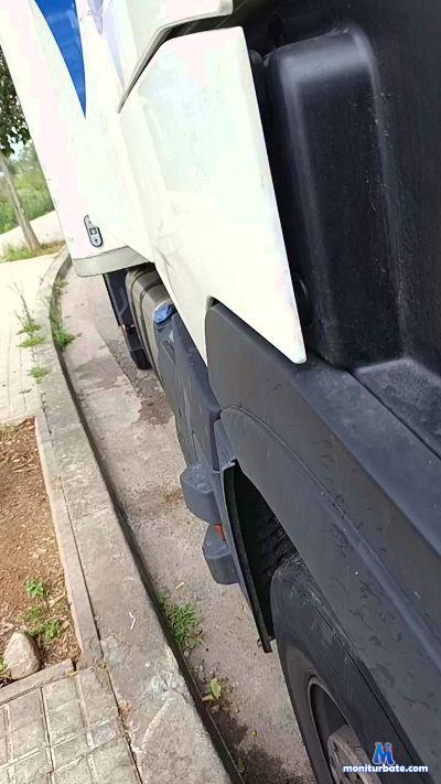 Truck_69 cam4 bicurious performer from Kingdom of Spain  