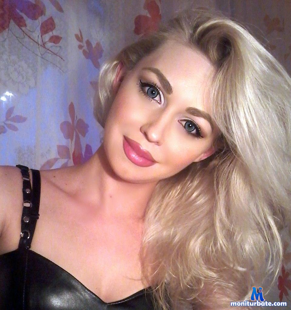 Bella_torn cam4 bisexual performer from United States of America spinthewheel 