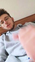 hrnyboyi cam4 livecam show performer room profile